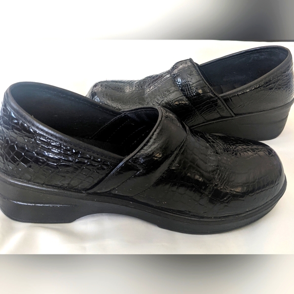 Air Flex Textured Clogs - Picture 3 of 5